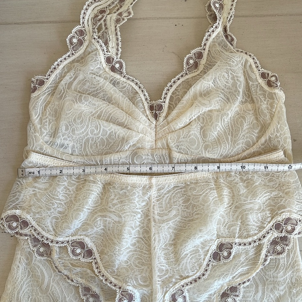 ON GOSSAMER CAMISOLE SET - Picture 13 of 14